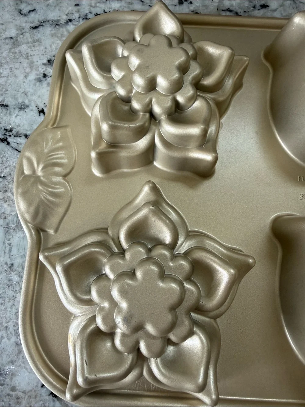 Nordic Ware Gold Floral Bouquet Pan